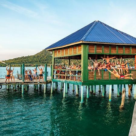 ロンサレム島 Mad Monkey Koh Rong Samloemホステル エクステリア 写真