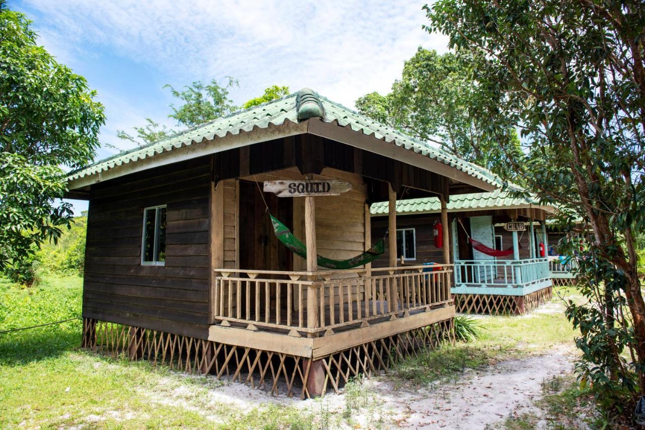 ロンサレム島 Mad Monkey Koh Rong Samloemホステル エクステリア 写真