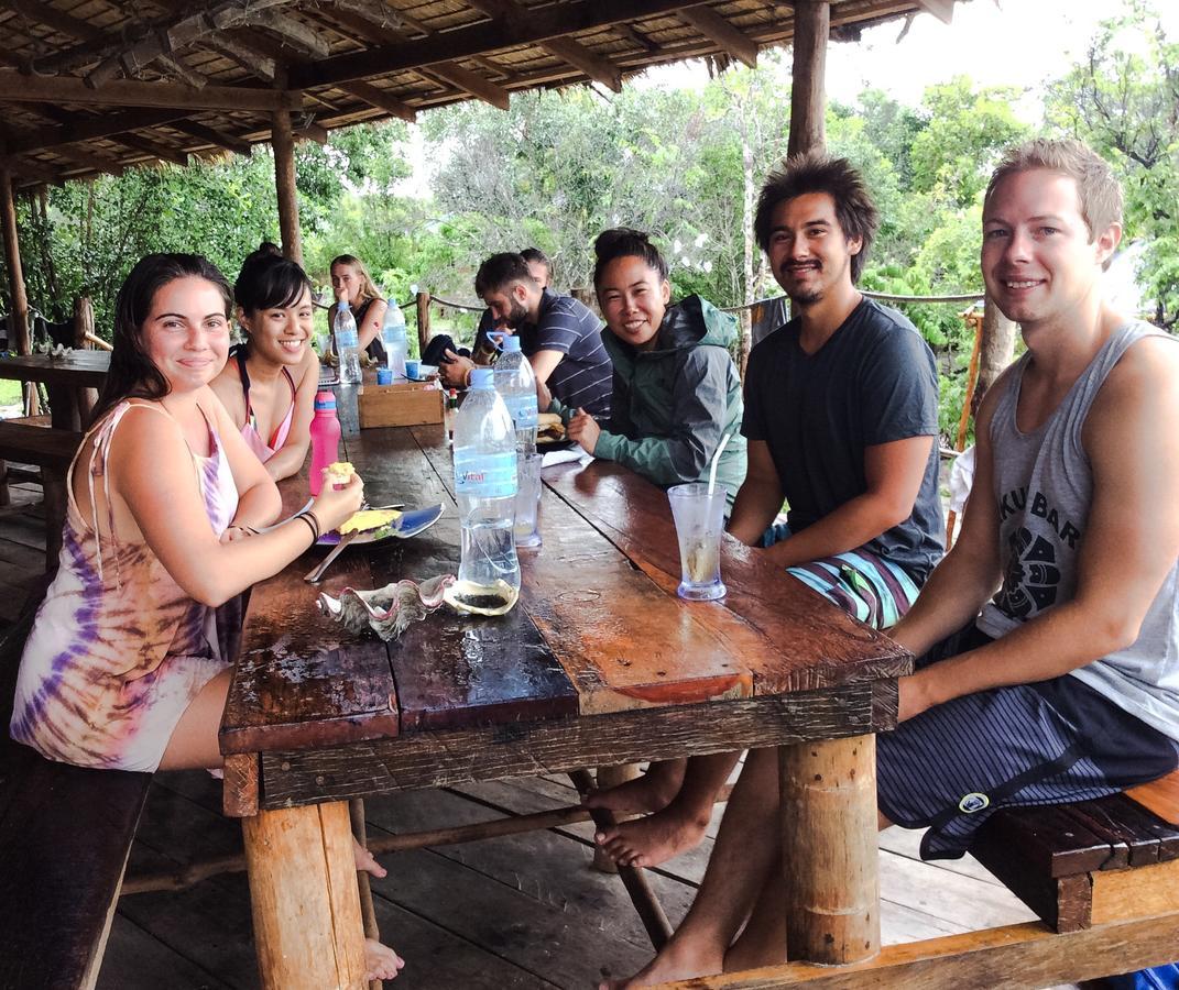 ロンサレム島 Mad Monkey Koh Rong Samloemホステル エクステリア 写真