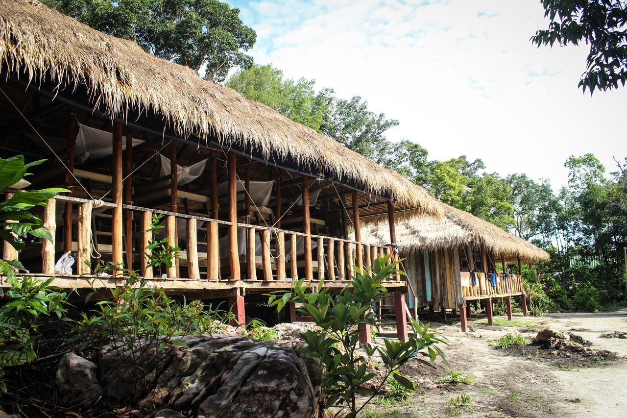 ロンサレム島 Mad Monkey Koh Rong Samloemホステル エクステリア 写真