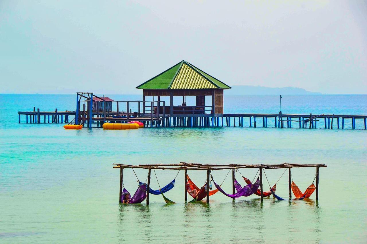 ロンサレム島 Mad Monkey Koh Rong Samloemホステル エクステリア 写真