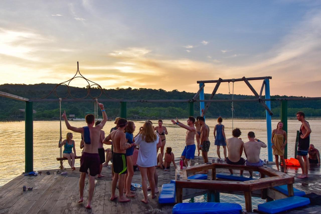 ロンサレム島 Mad Monkey Koh Rong Samloemホステル エクステリア 写真