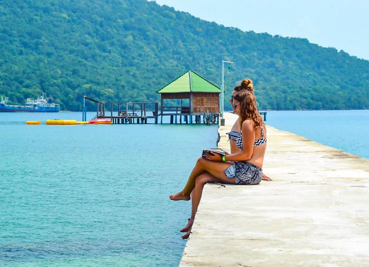 ロンサレム島 Mad Monkey Koh Rong Samloemホステル エクステリア 写真