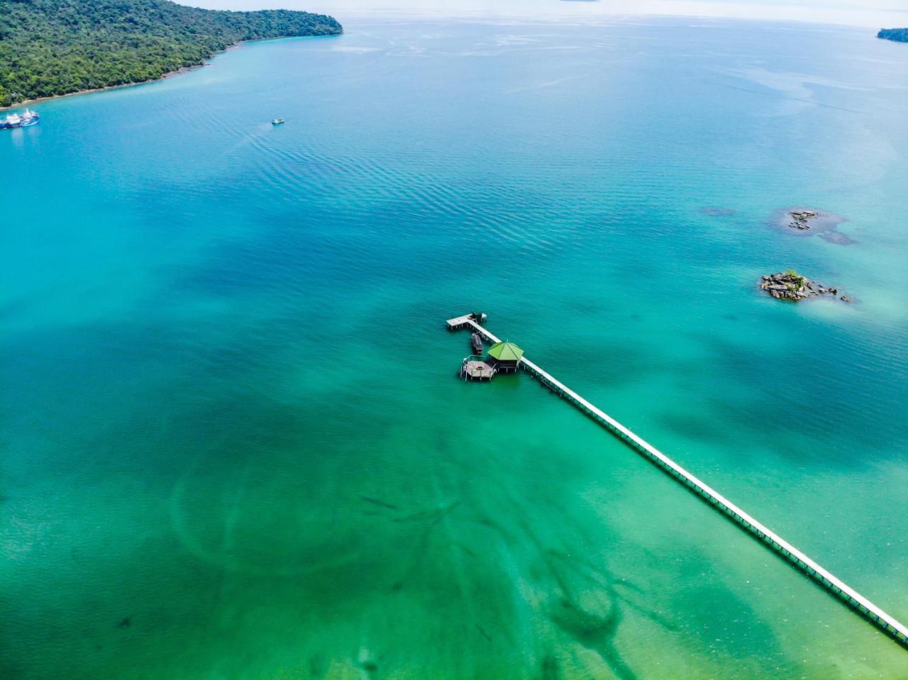 ロンサレム島 Mad Monkey Koh Rong Samloemホステル エクステリア 写真